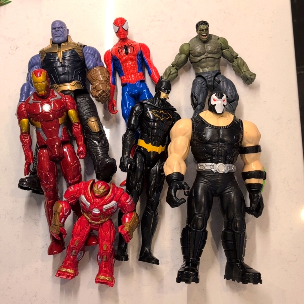 Mixed lot of 7 large Action Figures